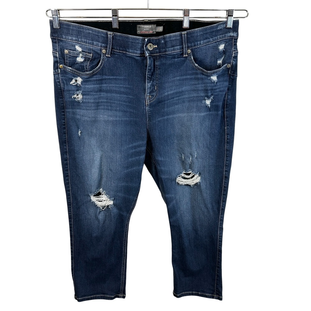 Torrid Plus Size 22 Capri Jeans Cropped Bombshell Skinny Dark Distressed 353